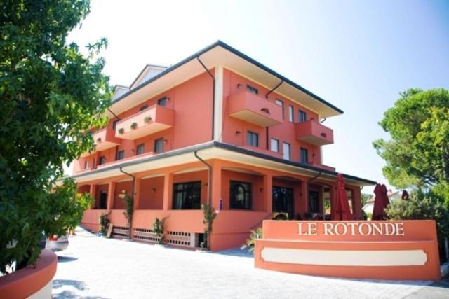 Hotel Le Rotonde Massaciuccoli Buitenkant foto